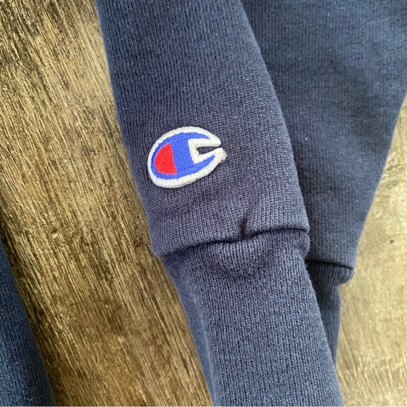 vintage champion navy crewneck with hand-embroidered heart - Picture 5 of 8